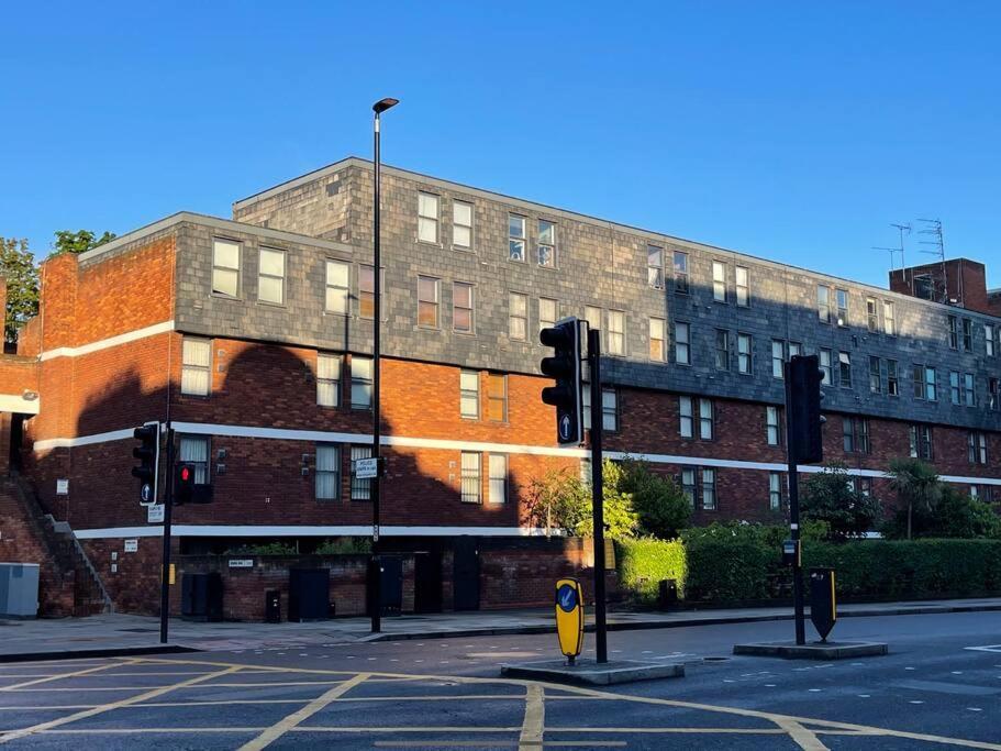 Amazing Apartment Central London Near Tube Station ภายนอก รูปภาพ