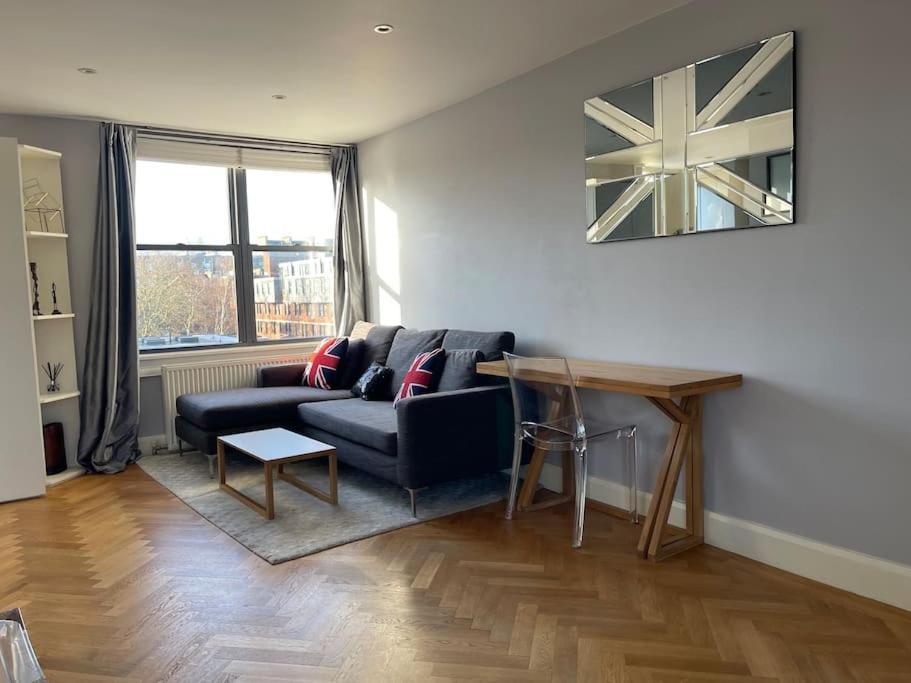 Amazing Apartment Central London Near Tube Station ภายนอก รูปภาพ