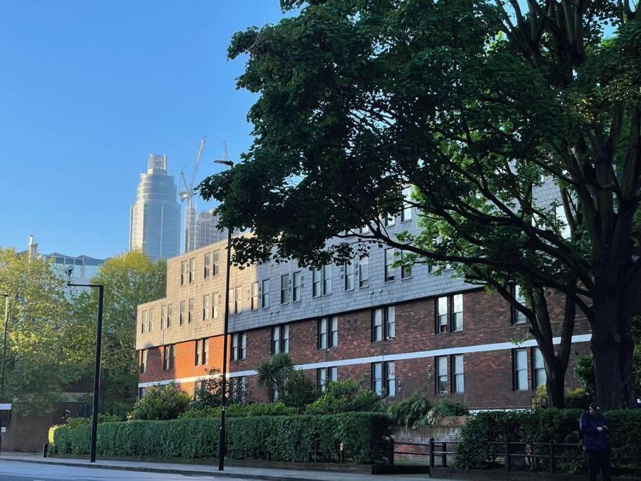 Amazing Apartment Central London Near Tube Station ภายนอก รูปภาพ