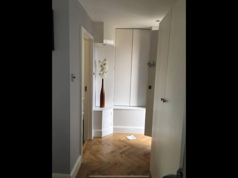 Amazing Apartment Central London Near Tube Station ภายนอก รูปภาพ
