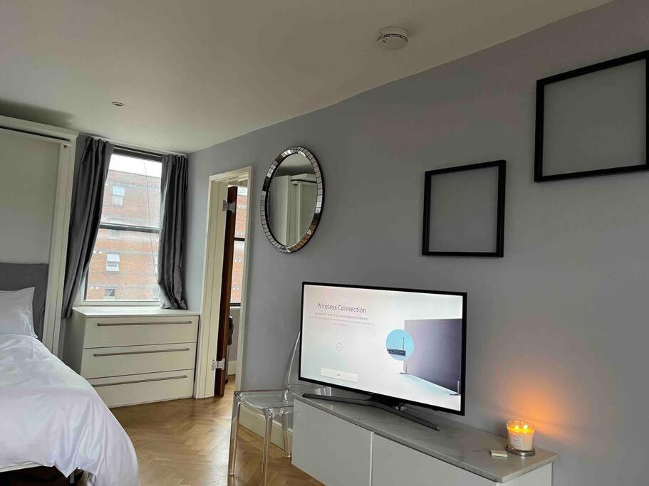 Amazing Apartment Central London Near Tube Station ภายนอก รูปภาพ