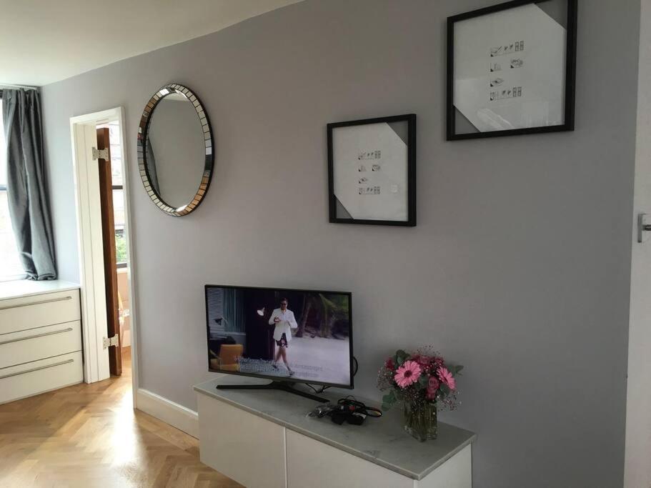 Amazing Apartment Central London Near Tube Station ภายนอก รูปภาพ