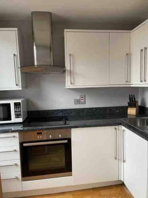 Amazing Apartment Central London Near Tube Station ภายนอก รูปภาพ